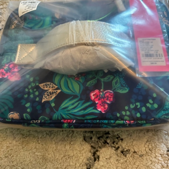 New in packaging Lilly Pulitzer vanity case (collapsable) - Picture 2 of 6